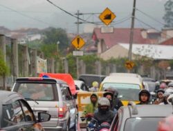 Kapolresta Bandung Turun Langsung Atasi Macet Parah di Wisata Pacira Saat Lebaran