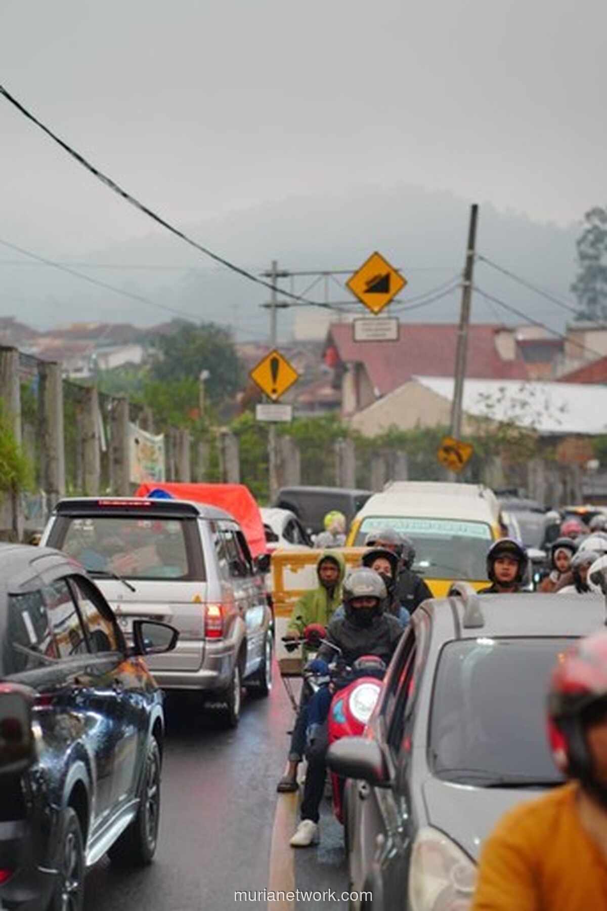 Kapolresta Bandung Turun Langsung Atasi Macet Parah di Wisata Pacira Saat Lebaran