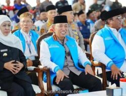 Kapolri Silaturahmi dengan Buruh Jatim, Bagikan 2.000 Paket Sembako