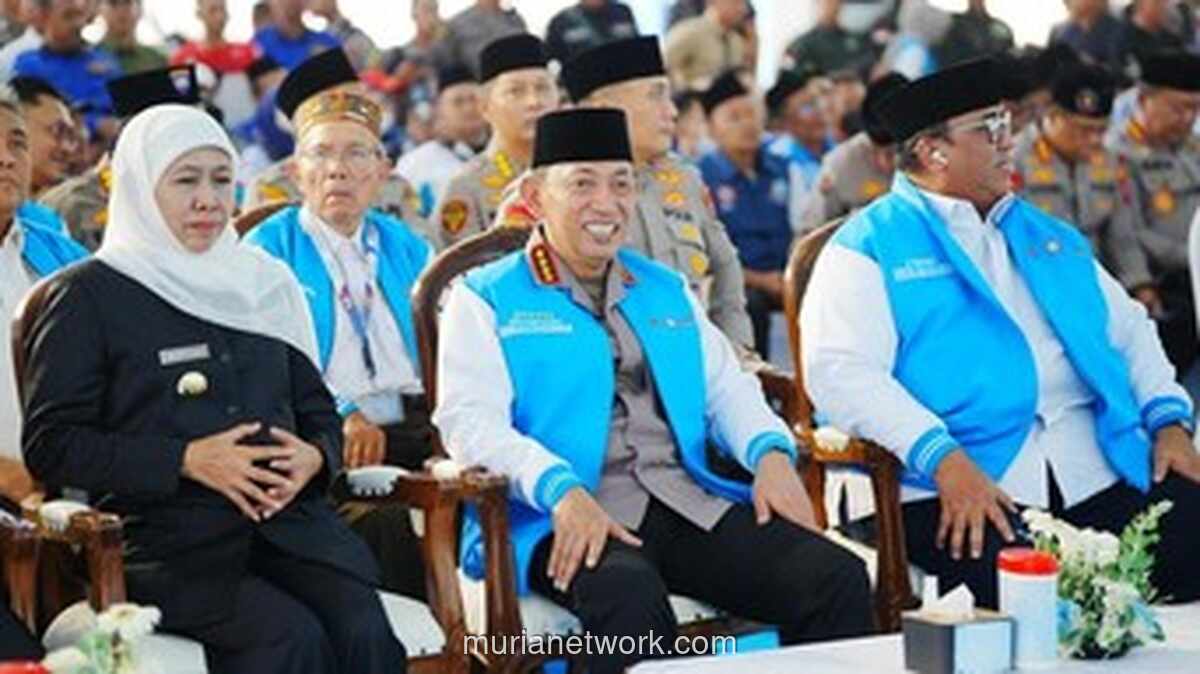 Kapolri Silaturahmi dengan Buruh Jatim, Bagikan 2.000 Paket Sembako