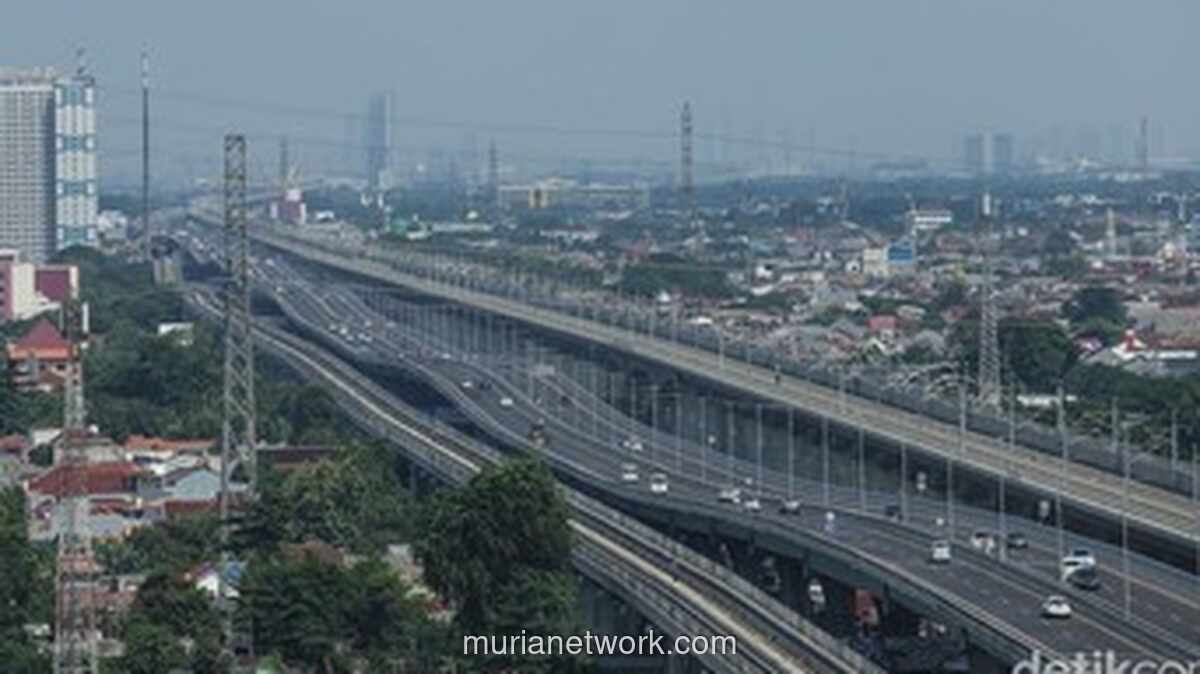 Kecelakaan Beruntun Padatkan Tol Layang MBZ Arah Cikampek