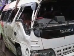 Elf Penuh Pemudik Terjun ke Jurang di Banyumas Usai Hindari Motor, 10 Orang Terluka