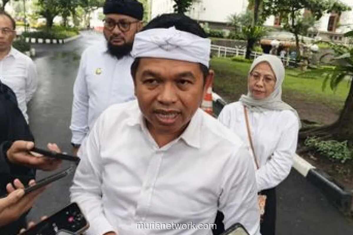 Gubernur Jabar Geram Temukan Trotoar Baru Dikeruk Tanpa Izin, Ancam Tuntut Kontraktor