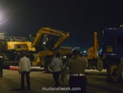 Sopir Truk Protes Penolakan Muatan dengan Parkir Melintang di Pelabuhan BBJ