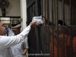 Kapolres Serang Penuhi Janji, Bagikan Opor dan Rendang untuk Tahanan Saat Lebaran