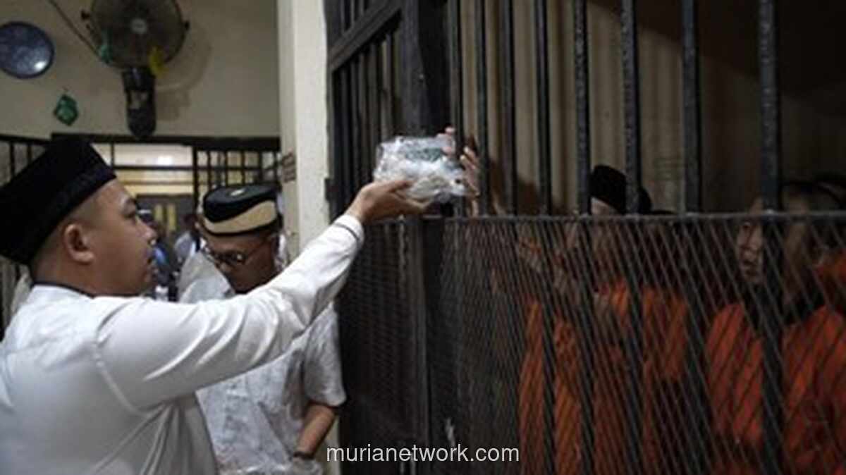 Kapolres Serang Penuhi Janji, Bagikan Opor dan Rendang untuk Tahanan Saat Lebaran
