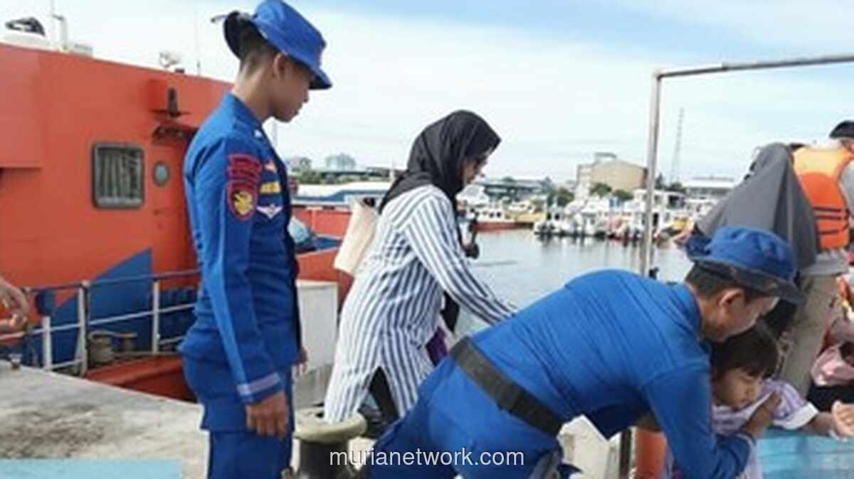 Polisi Amankan Arus Mudik Laut di Dermaga Kali Adem Muara Angke