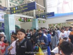 Stasiun Pasar Senen Padat Pemudik, Petugas Gabungan Siaga Jelang Lebaran dan Nyepi