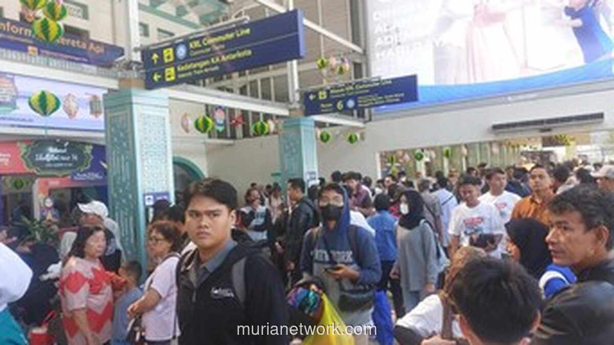 Stasiun Pasar Senen Padat Pemudik, Petugas Gabungan Siaga Jelang Lebaran dan Nyepi