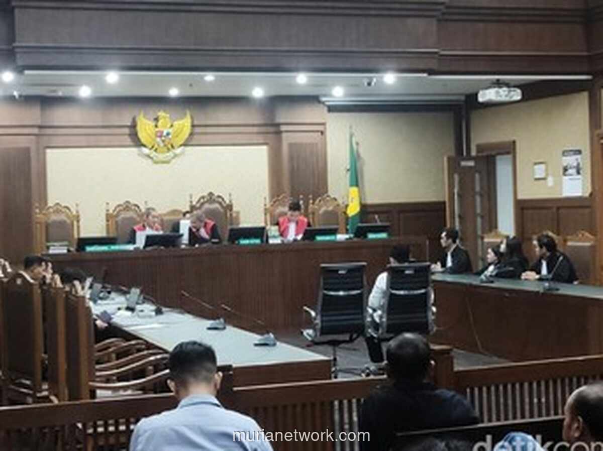 Tiga Terdakwa Kasus Perintangan Penyidikan Korupsi Dibebaskan Murni