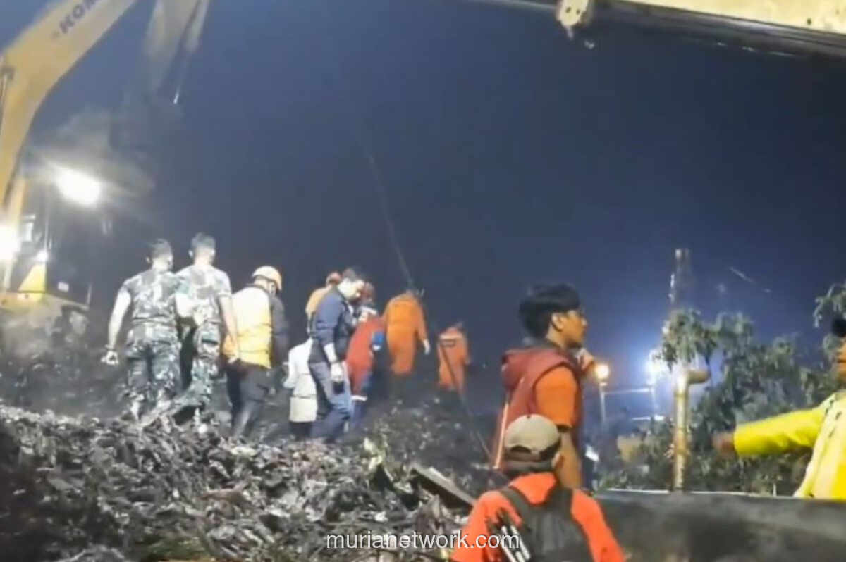 Longsor Sampah di Bantargebang Tewaskan 4 Orang, 4 Masih Dicari
