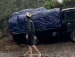 Longsor di Jalur Bromo, Truk Terjun ke Jurang 50 Meter