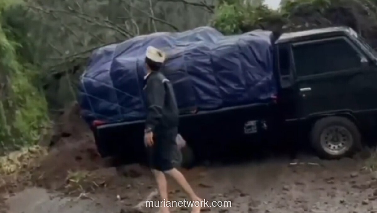 Longsor di Jalur Bromo, Truk Terjun ke Jurang 50 Meter