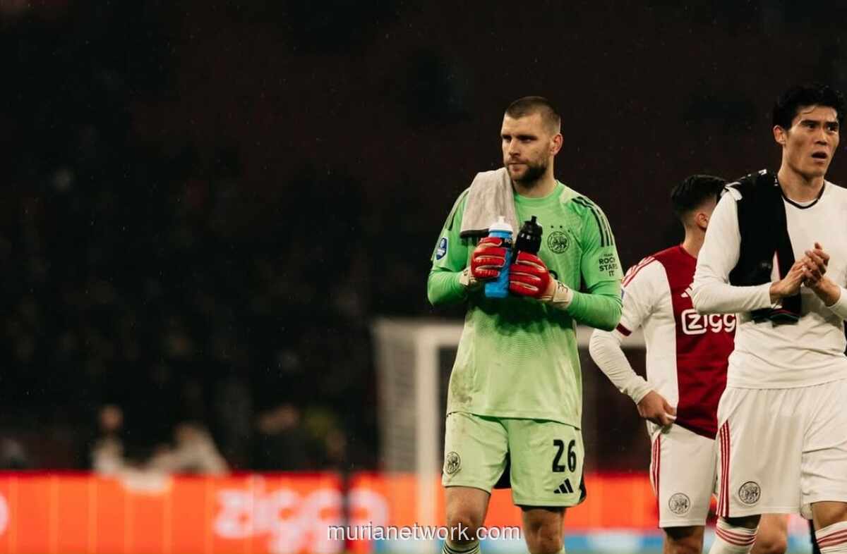 Kiper Ajax Maarten Paes Buka Suara soal Ledakan Emosi Usai Kekalahan dari Groningen