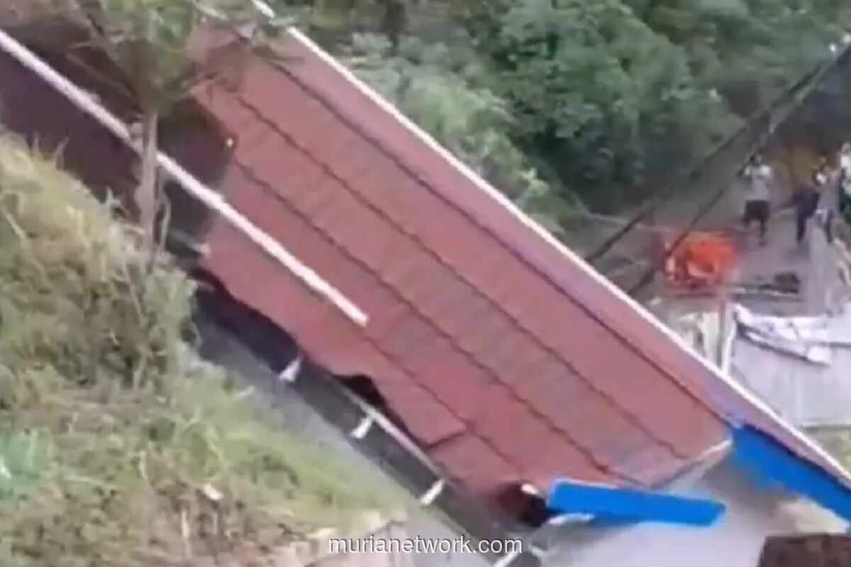 Longsor di Brebes Hancurkan SMP dan Putuskan Akses Jalan Utama