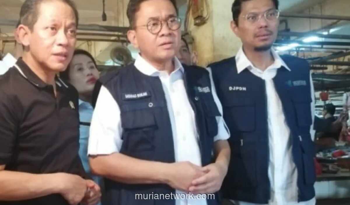 Mendag Pantau Harga dan Stok Bahan Pokok Jelang Idulfitri di Pasar Induk Kramat Jati