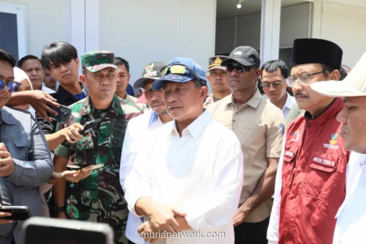 Menteri Tito Targetkan Pengungsi Aceh Pindah ke Huntara Sebelum Lebaran