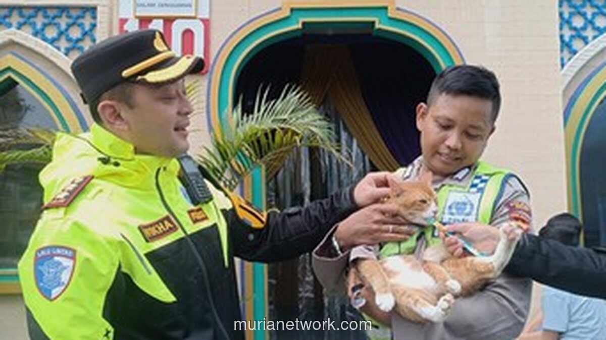 Polisi Bogor Libatkan Kucing Peliharaan Berseragam untuk Edukasi Lalu Lintas
