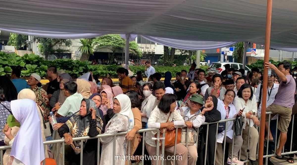 Warga Berduyun-duyun ke Istana untuk Silaturahmi Idulfitri Prabowo