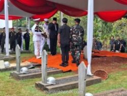 Mantan Menhan Juwono Sudarsono Dimakamkan dengan Penghormatan Militer di Kalibata