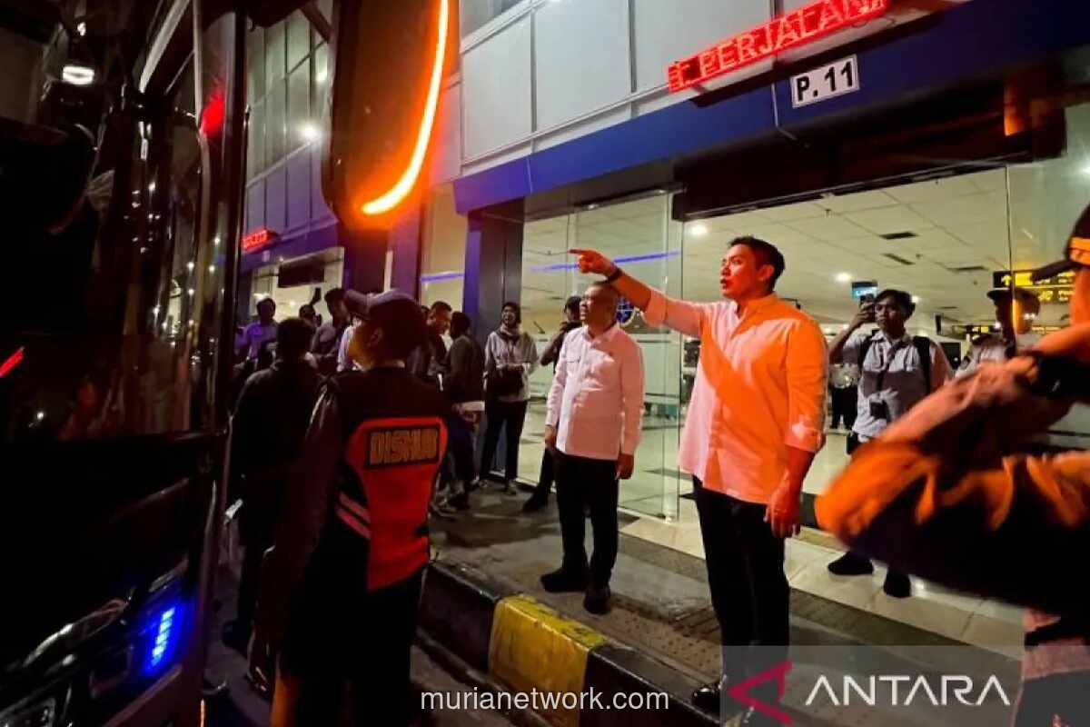 Menteri dan Sekretaris Kabinet Pantau Arus Balik, Terminal Pulo Gebang Ramai Lancar