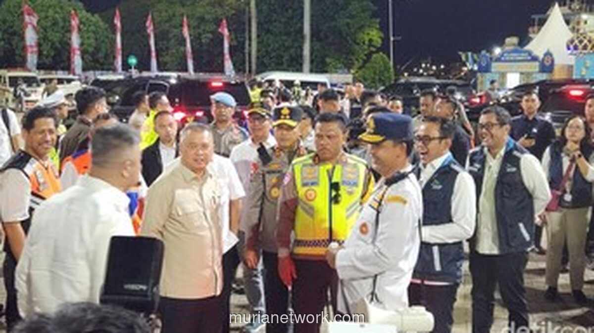 Menteri Perhubungan Blusukan ke Pelabuhan Merak, Pastikan Kesiapan H-3 Arus Mudik