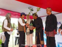 Menteri LHK Serahkan SK Perhutanan Sosial untuk 411 KK di Lombok