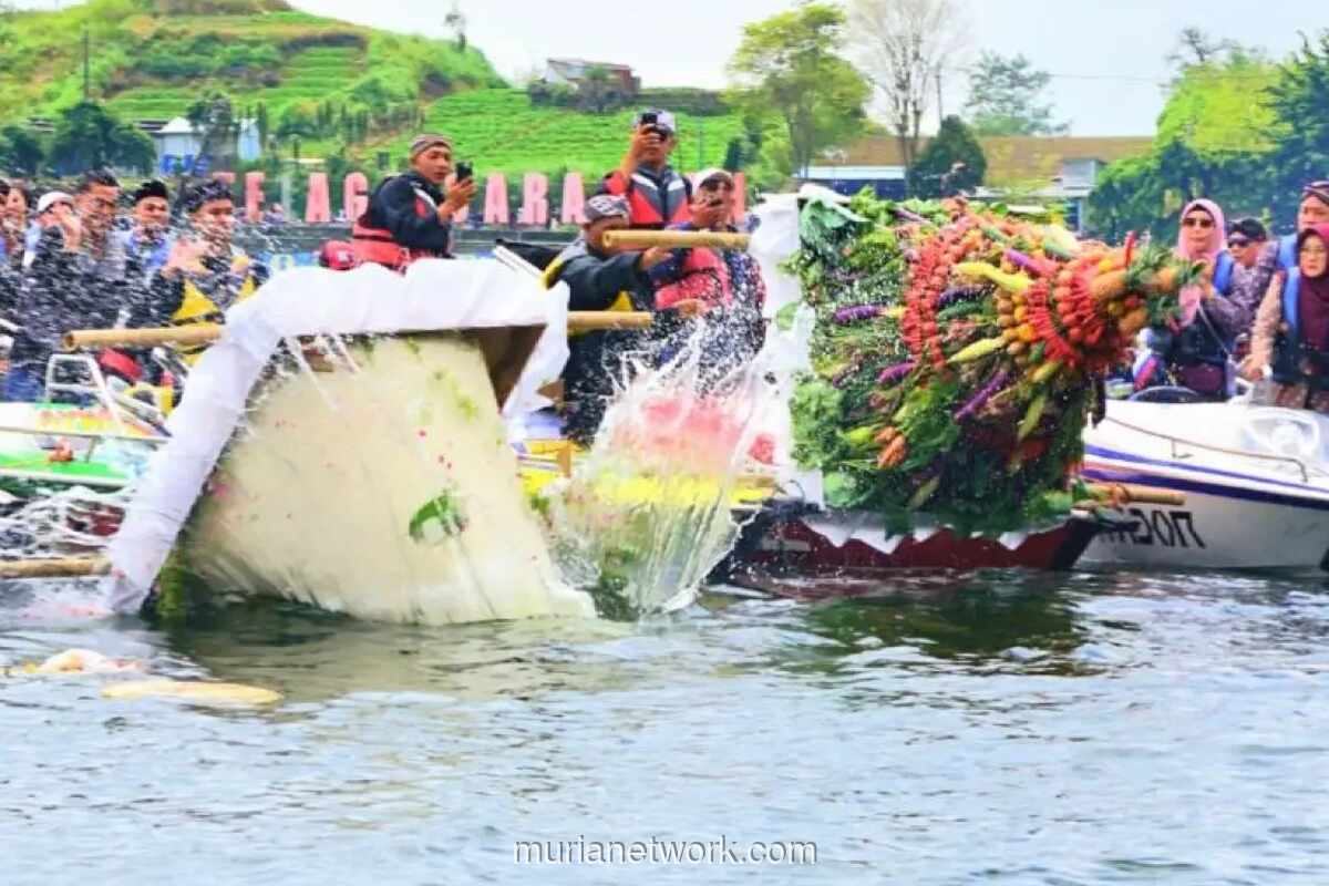 Tradisi Labuhan Telaga Sarangan Ditetapkan sebagai Warisan Budaya Takbenda