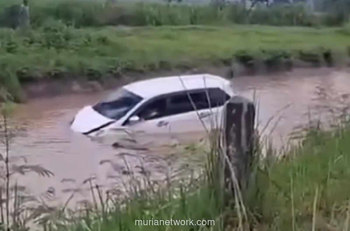 Minibus Tercebur ke Irigasi di Lampung Timur, 4 Korban Dilarikan ke RS