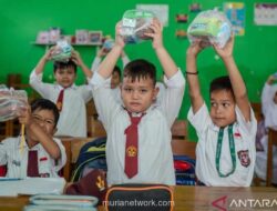 Anggota DPR Bantah Program Makan Bergizi Gerus Dana Infrastruktur Pendidikan