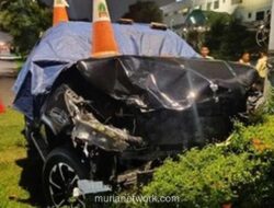 Minibus Tabrak 4 Motor di PIK, 2 Tewas dan 7 Luka-Luka