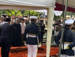 Presiden Prabowo Pimpin Upacara Pemakaman Militer Wapres Try Sutrisno di Kalibata