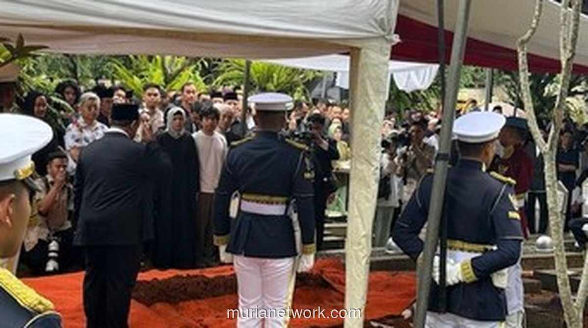 Presiden Prabowo Pimpin Upacara Pemakaman Militer Wapres Try Sutrisno di Kalibata