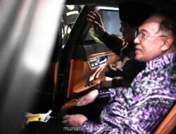 Prabowo Antar Anwar ke Bandara Naik Mobil yang Sama, Tunjukkan Keakraban Pribadi