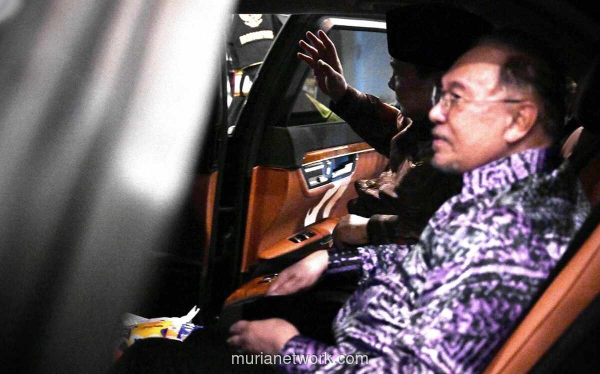 Prabowo Antar Anwar ke Bandara Naik Mobil yang Sama, Tunjukkan Keakraban Pribadi