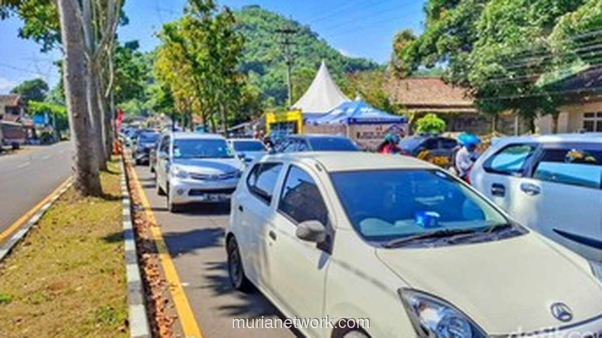 Polisi Terapkan Sistem Satu Arah untuk Atasi Kemacetan Panjang Menuju Ciwidey