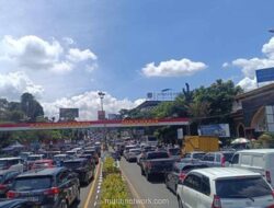 Macet Parah H+2 Lebaran, Arus Kendaraan ke Puncak Naik 35%