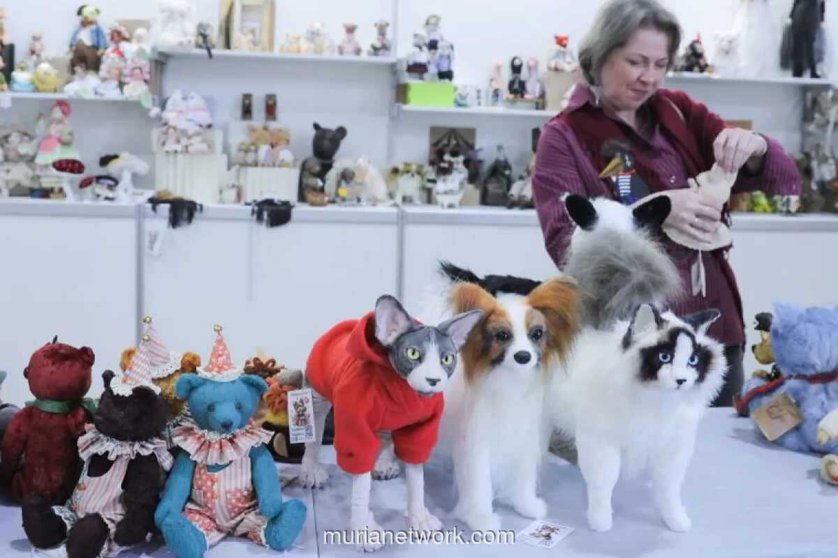 Pameran Boneka di St. Petersburg Pikat Ratusan Perajin dan Pengunjung