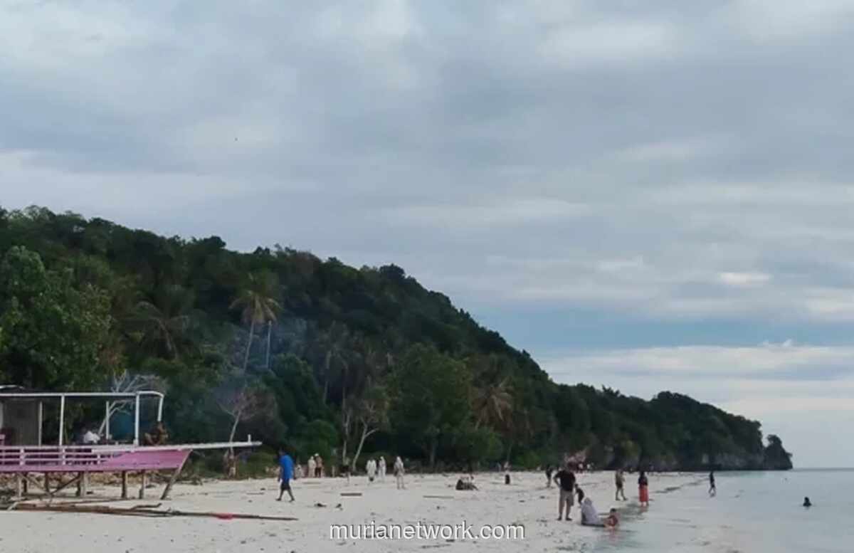 Pantai Mandala Ria Bulukumba: Pesona Alam dan Jejak Sejarah Operasi Mandala