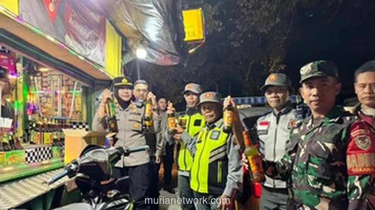 Polisi Megamendung Amankan 30 Botol Miras dalam Patroli Ramadan