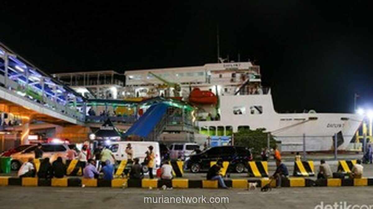 Pelabuhan Merak Ramai Malam Hari, Pemudik Pilih Berangkat Gelap demi Tiba Subuh di Sumatera