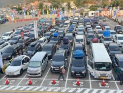 Gelombang Pemudik Padati Pelabuhan Merak, 48 Ribu Penumpang Tercatat dalam 12 Jam