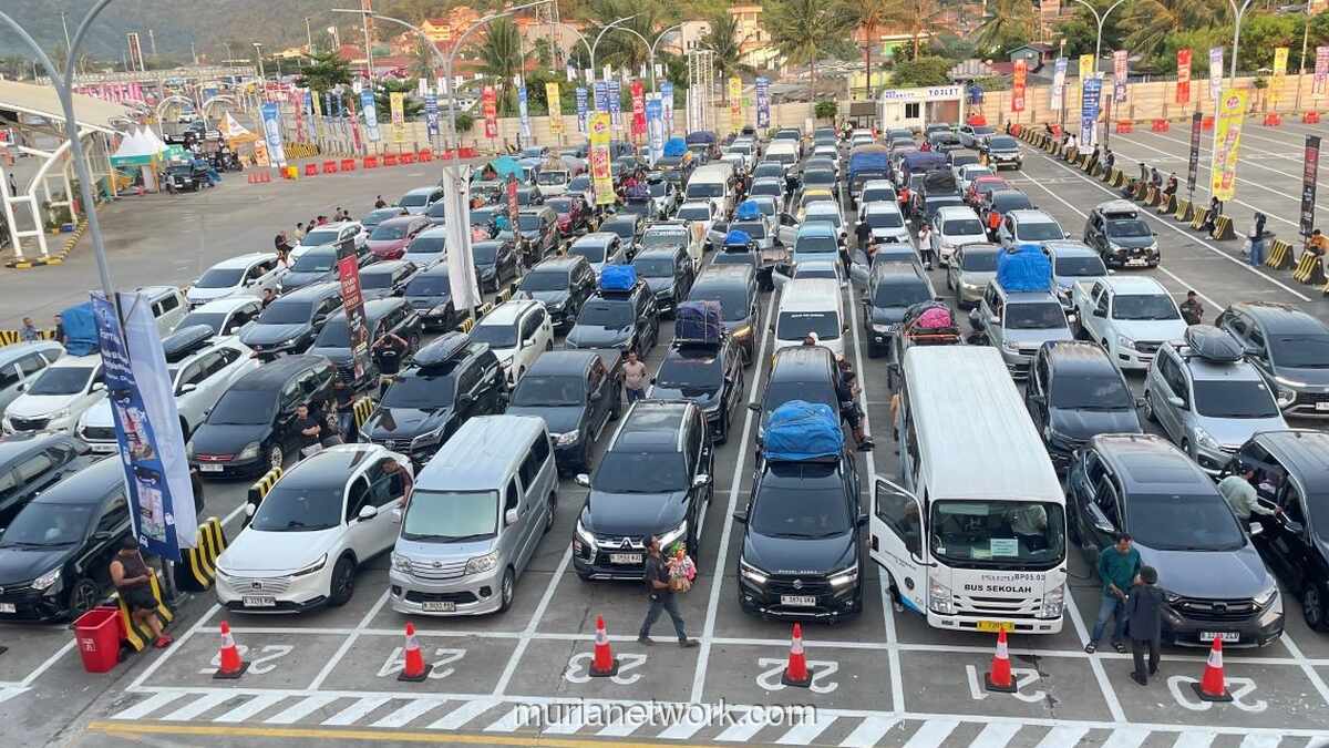 Gelombang Pemudik Padati Pelabuhan Merak, 48 Ribu Penumpang Tercatat dalam 12 Jam