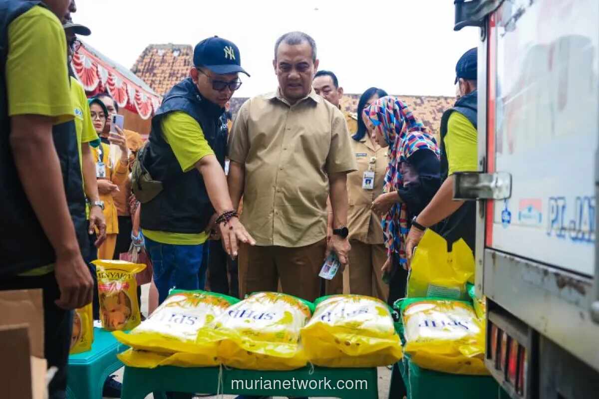 Gubernur Jateng Tinjau Gerakan Pangan Murah di Grobogan Jelang Lebaran 2026
