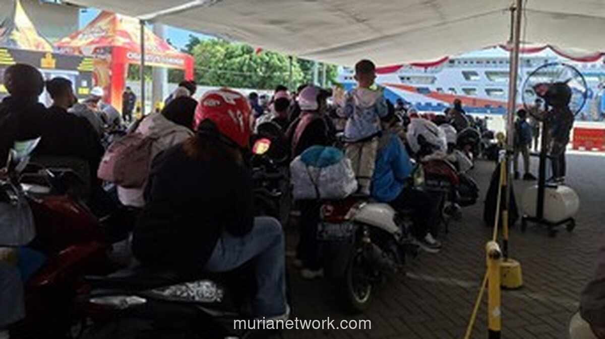 Gelombang Pemudik Motor Padati Pelabuhan Ciwandan Menuju Sumatra