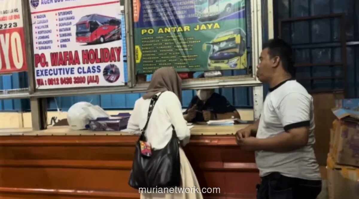 Gelombang Pemudik Lebak Bulus Mulai Padat, Tiket Bus Naik Drastis