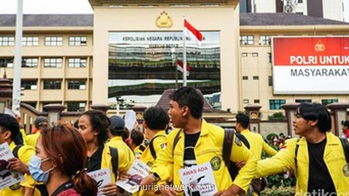 UI Sesalkan Tindakan Mahasiswi Corat-coret Serban Polwan Saat Demo