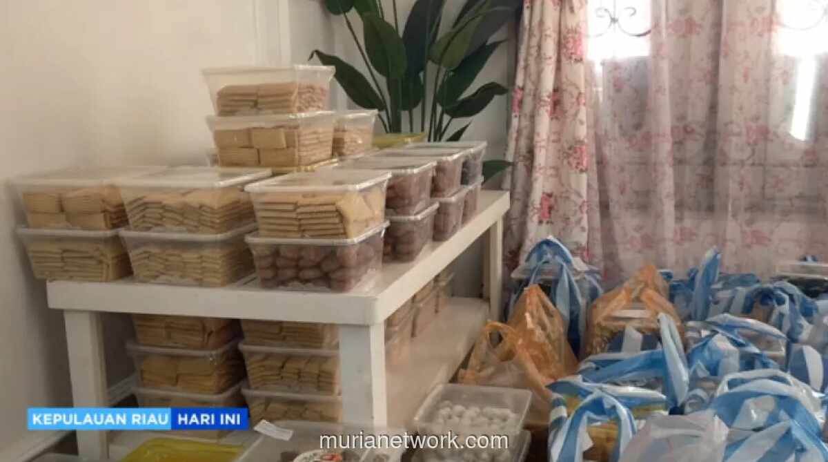 Usaha Rumahan di Dabo Singkep Produksi 500 Kg Kue Kering Sambut Lebaran
