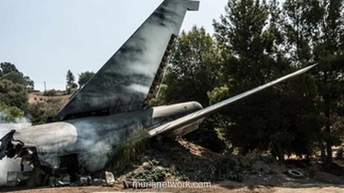 Pesawat Militer Kolombia Jatuh di Perbatasan, Puluhan Tewas