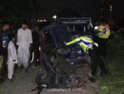 Pikap Tertabrak KRL di Perlintasan Tanpa Palang Pintu di Parung Panjang